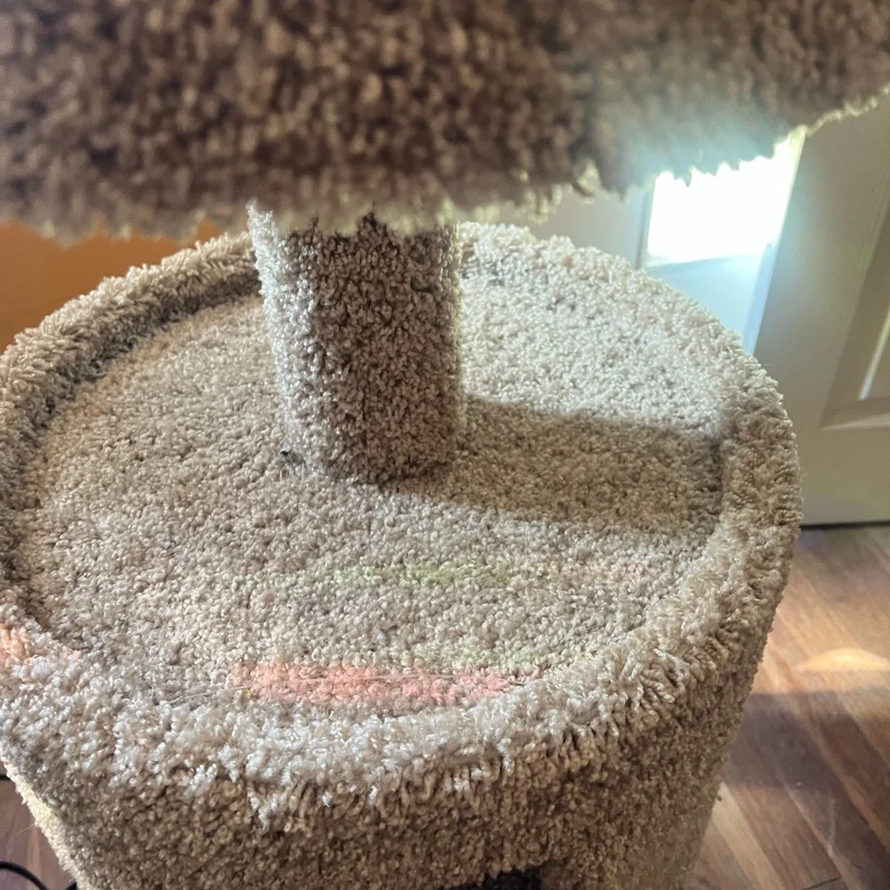 Cat house/scratching post